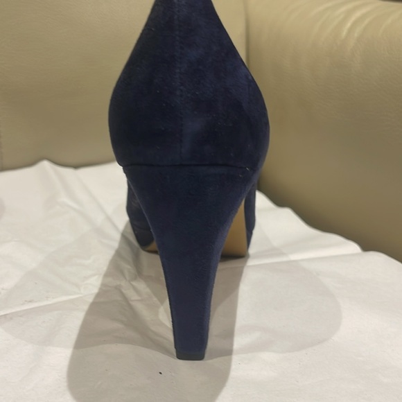 NWOT. LADIES blue suede heels, Adrienne Vittadini. Size 10M - Picture 6 of 7